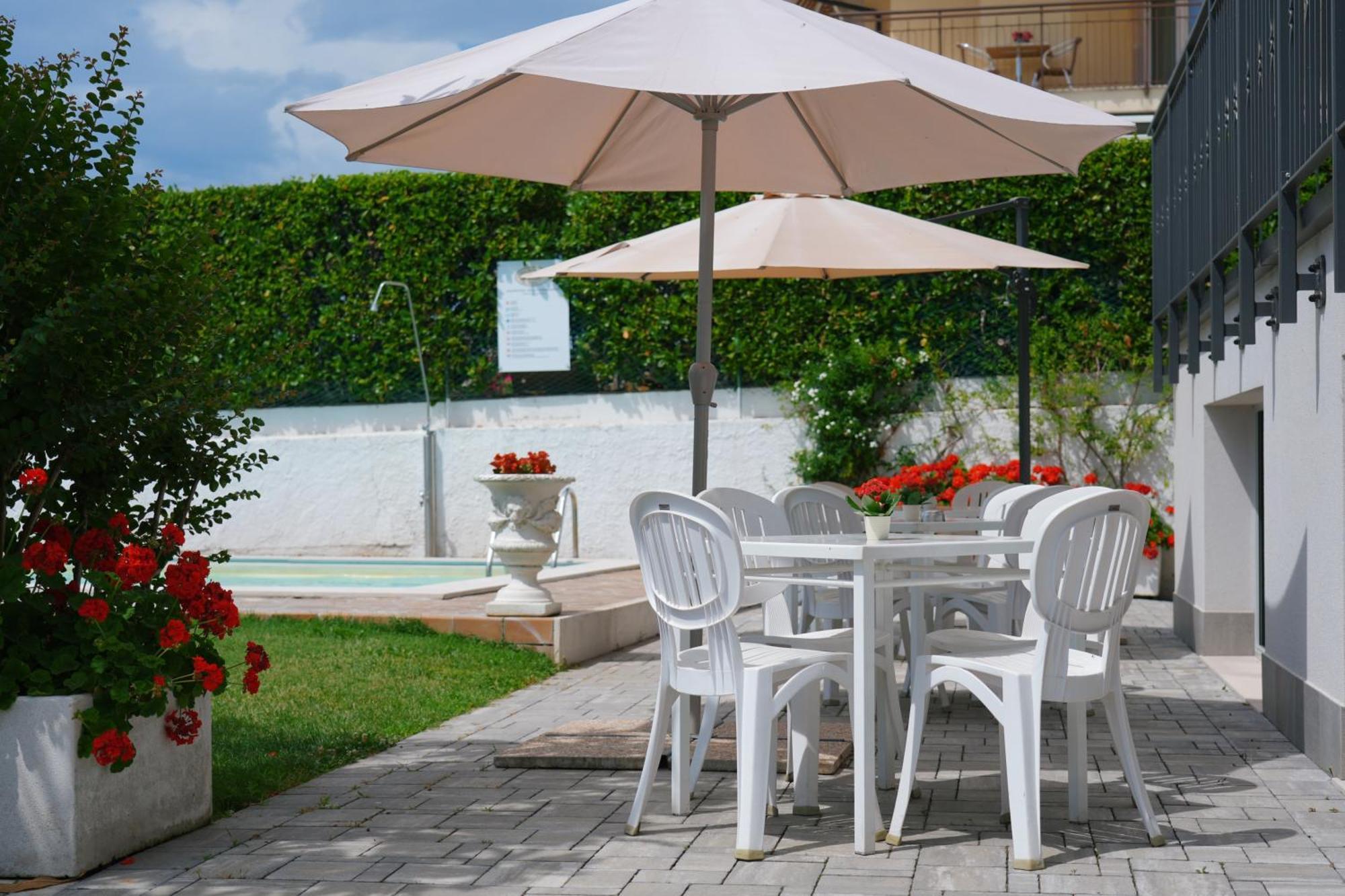 Appartamenti Da Mirella Lazise Exterior foto